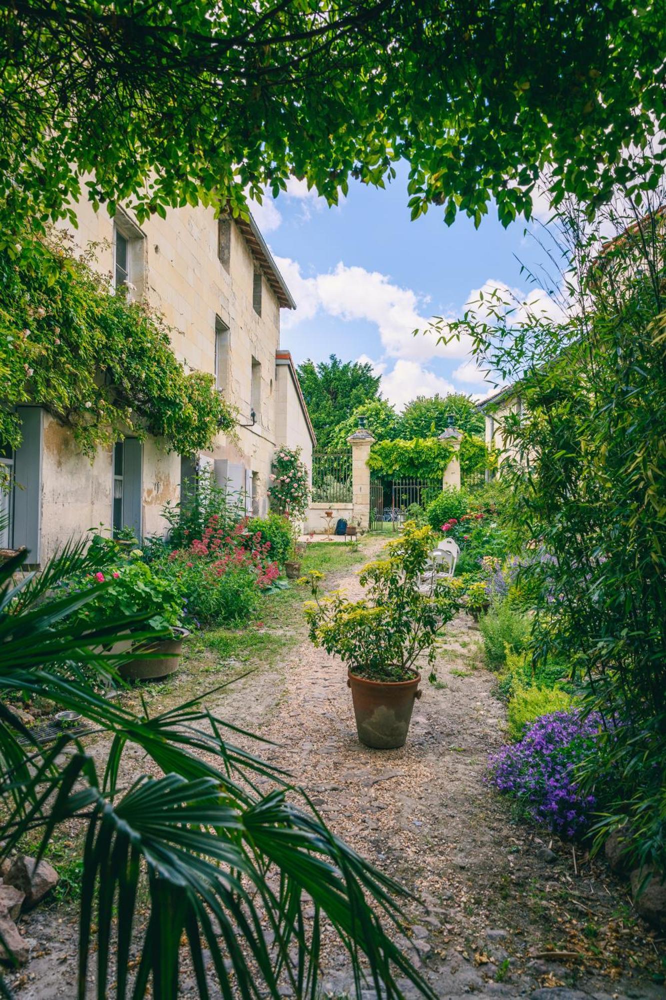 Le Prieure Sainte Croix Hotel Loudun Kültér fotó