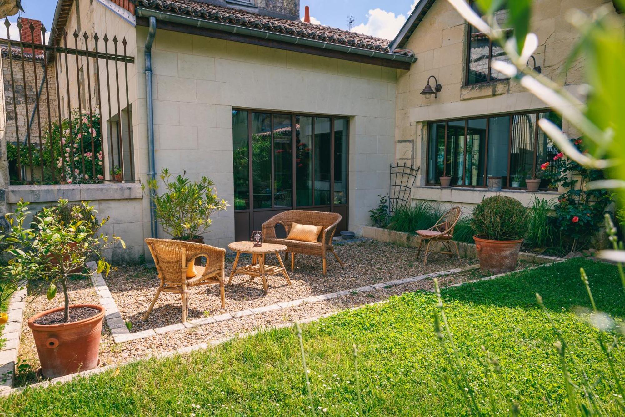Le Prieure Sainte Croix Hotel Loudun Kültér fotó
