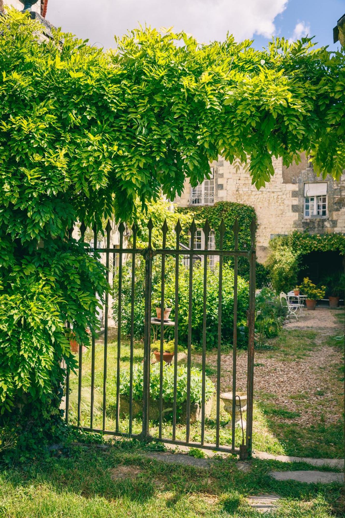 Le Prieure Sainte Croix Hotel Loudun Kültér fotó