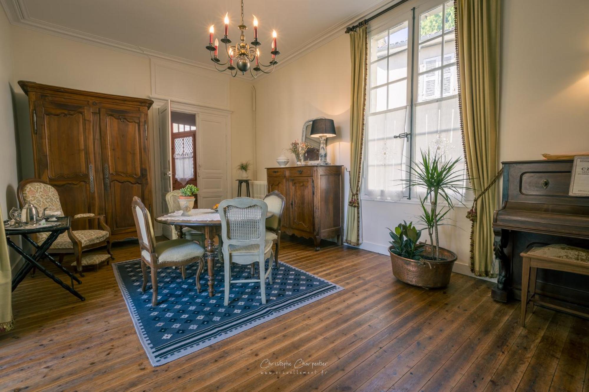 Le Prieure Sainte Croix Hotel Loudun Kültér fotó